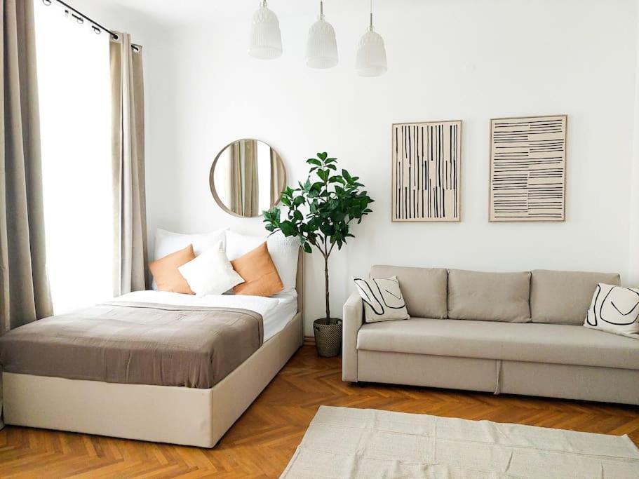 Big Garden Apartment, 10 Minutes To U4 And U6 Apartament *