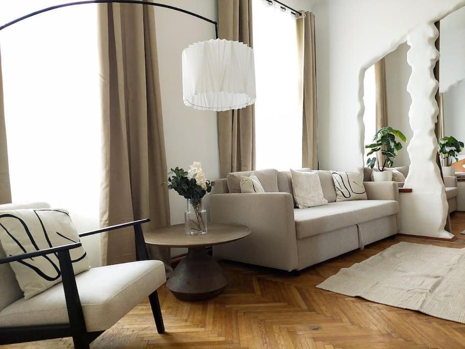 Big Garden Apartment, 10 Minutes To U4 And U6 Apartament *